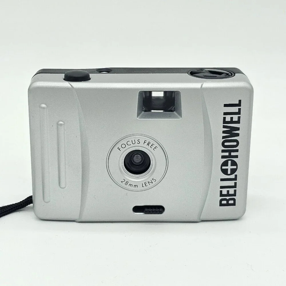 Vtg Bell Howell Point Shoot 35MM Camera Silver Focus Free 28MM Lens Black Case
